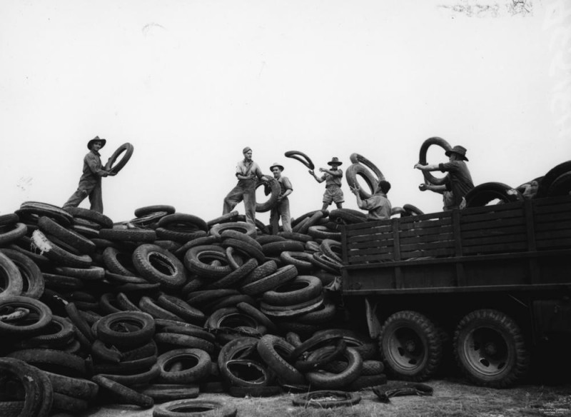 tyres_dump_at_an_army_salvage_depot,_1942